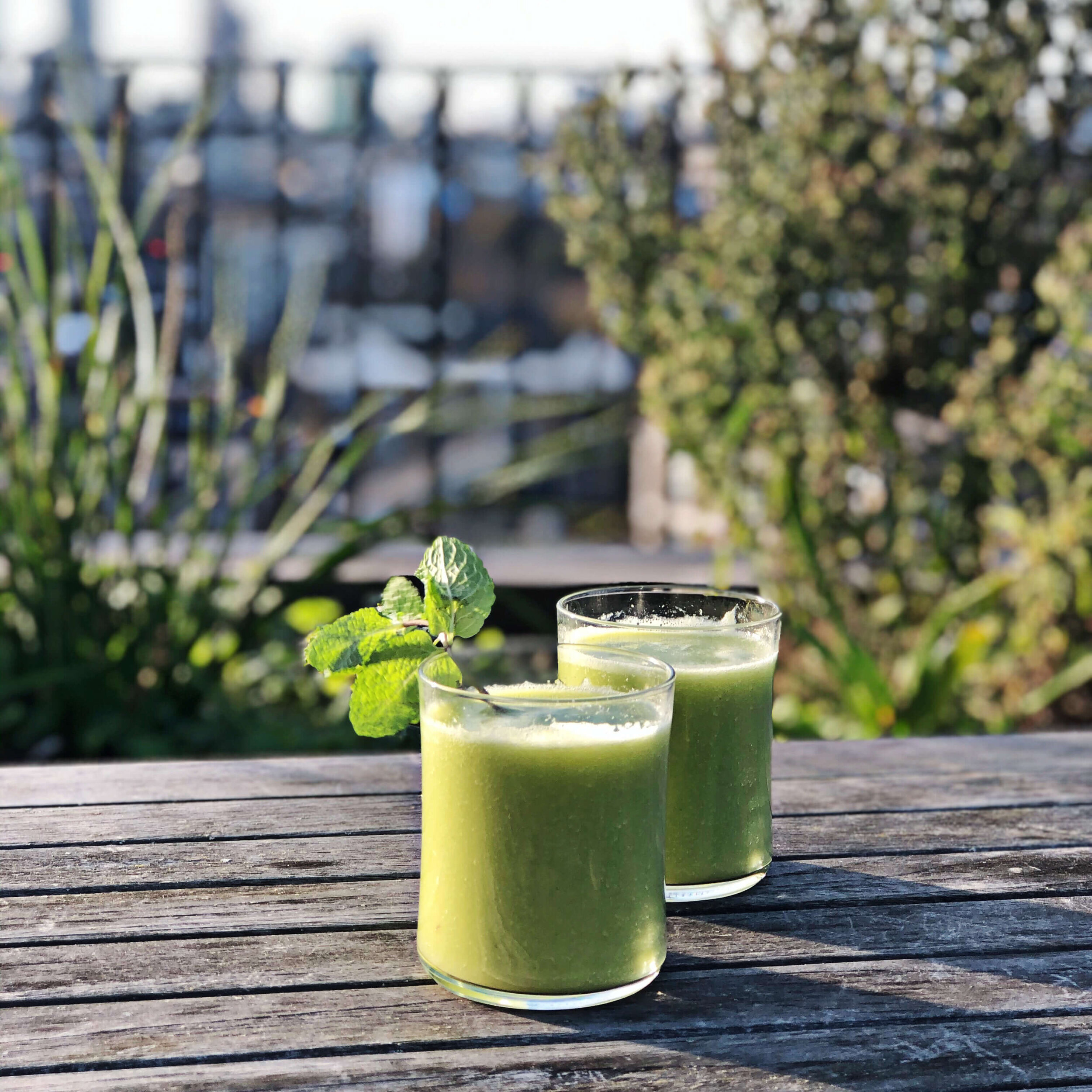 Detox healthy green pineapple juice recipe