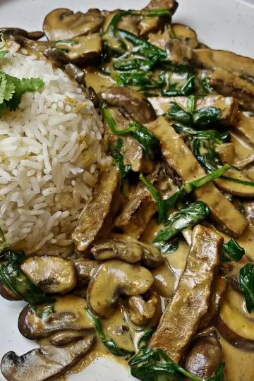 Vegan Creamed Spinach and Mushrooms