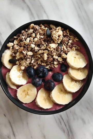 vegan berry and banana smoothie bowl