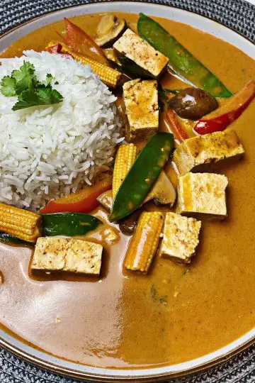 Vegan Thai Red Curry With Tofu
